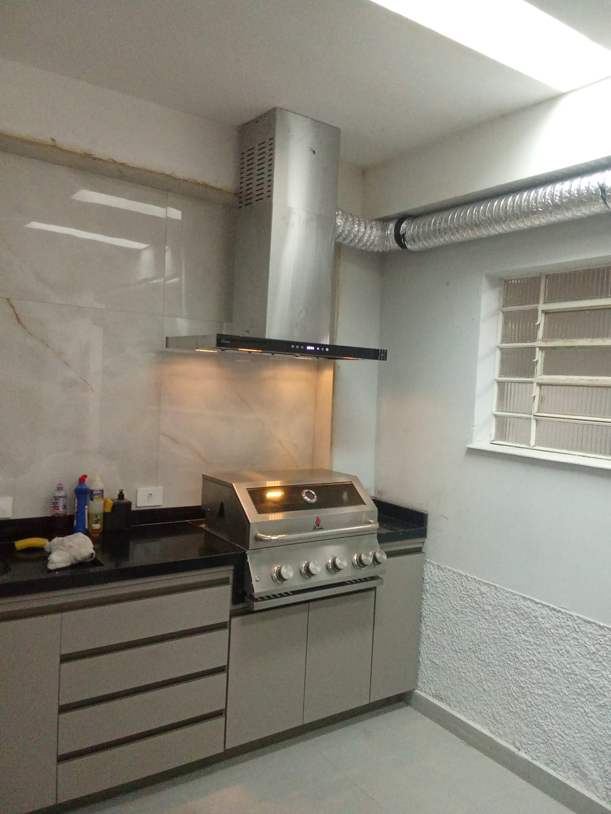 Instalação de coifa em cozinha planejada