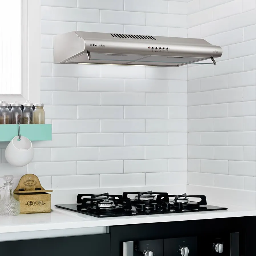 Depurador de ar instalado em cozinha